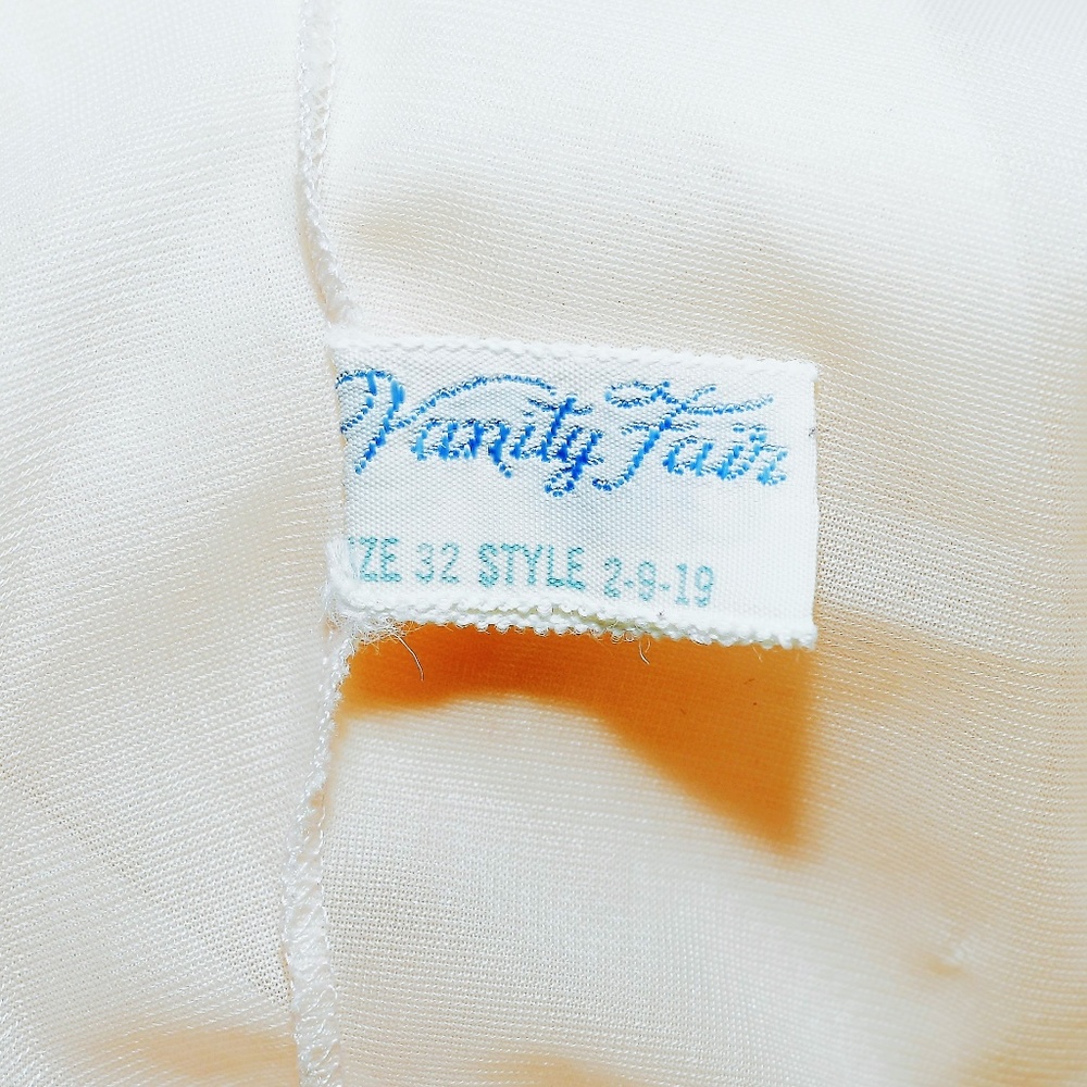 SOLD!!!!60s Vanity Fair Lovely Night Gown - Picture 6 of 8